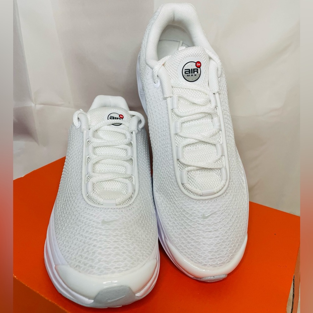 New Nike Air Max DN White  Sneakers Women’s size 8.5 Athletic Shoes